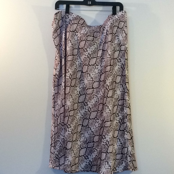 Banana republic snakeskin silky skirt - Picture 2 of 5